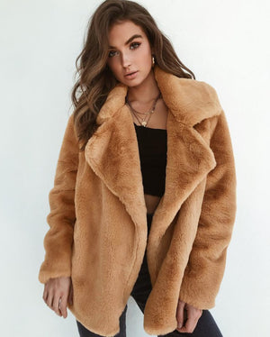 Veste Sexy en Peluche : Confort et Élégance pour un Look Glamour"