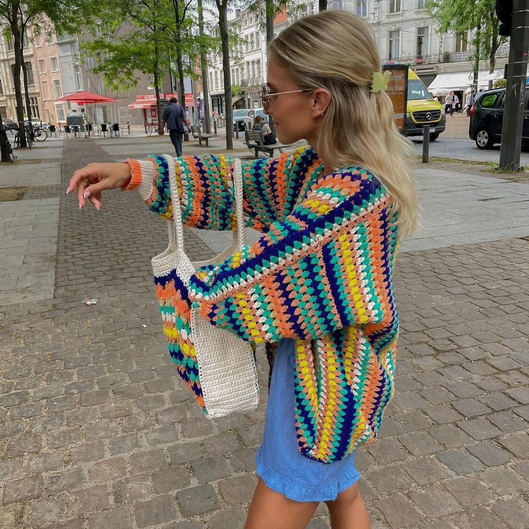 Manteau cardigan rayé arc-en-ciel : Style coloré et tendance